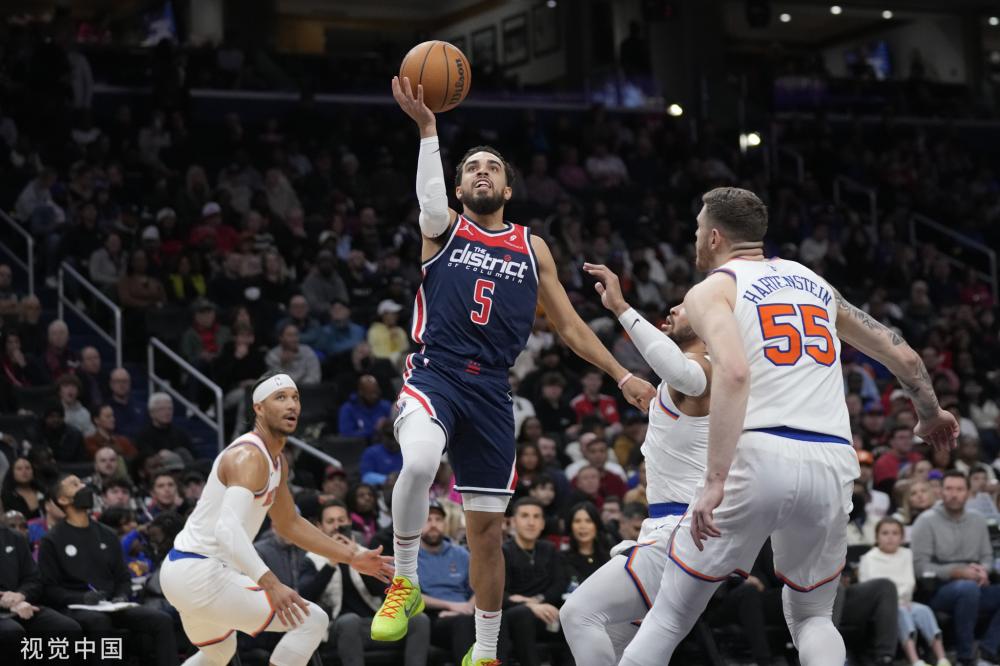 众多球迷和 众多球迷和